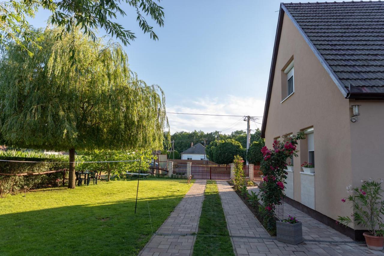 Linett Apartman Hajdúszoboszló Exteriér fotografie